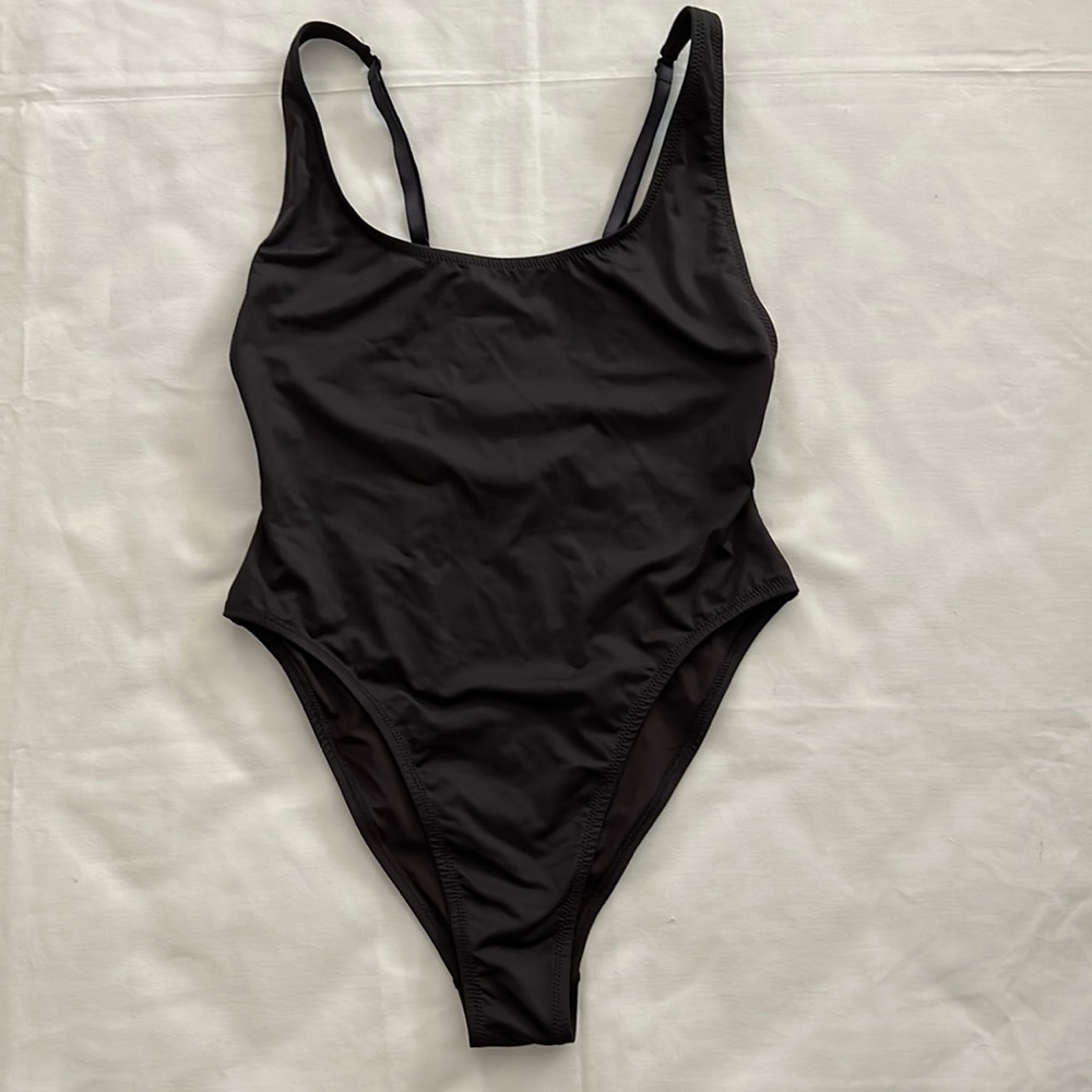 SKIMS SWIM SCOOP NECK ONE PIECE